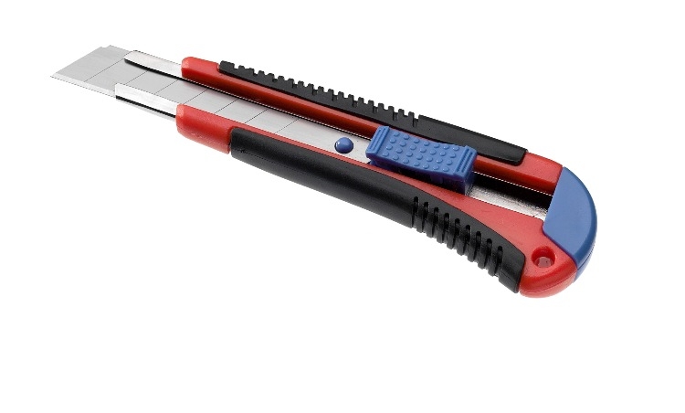 CUTTER   GRANDE LAME 18 MM